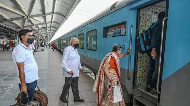 Indian Railways: Senior citizens can get discount on rail tickets, here is the plan of the railway